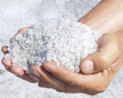 Как выбрать лечебную соль для ванн